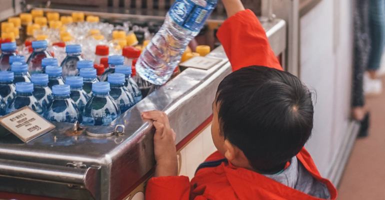 Переработанные пластиковые бутылки полезны для планеты, но ужасны для здоровья человека